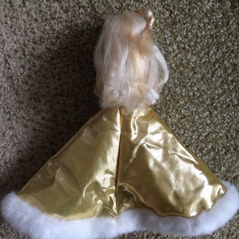 SOLD Vintage 1994 Happy Holidays Barbie Doll - Picture 3 of 4